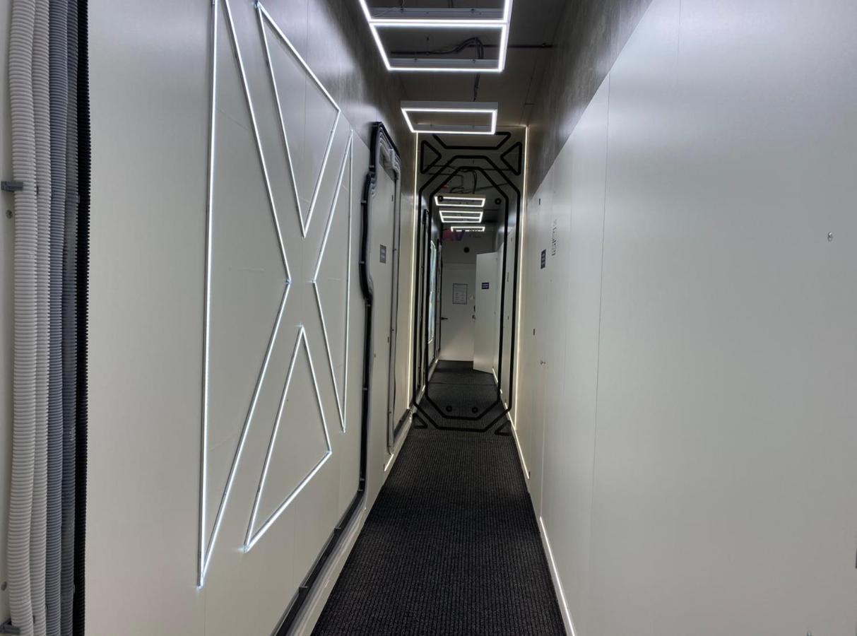 Av-1 Capsule Hotel キエフ エクステリア 写真