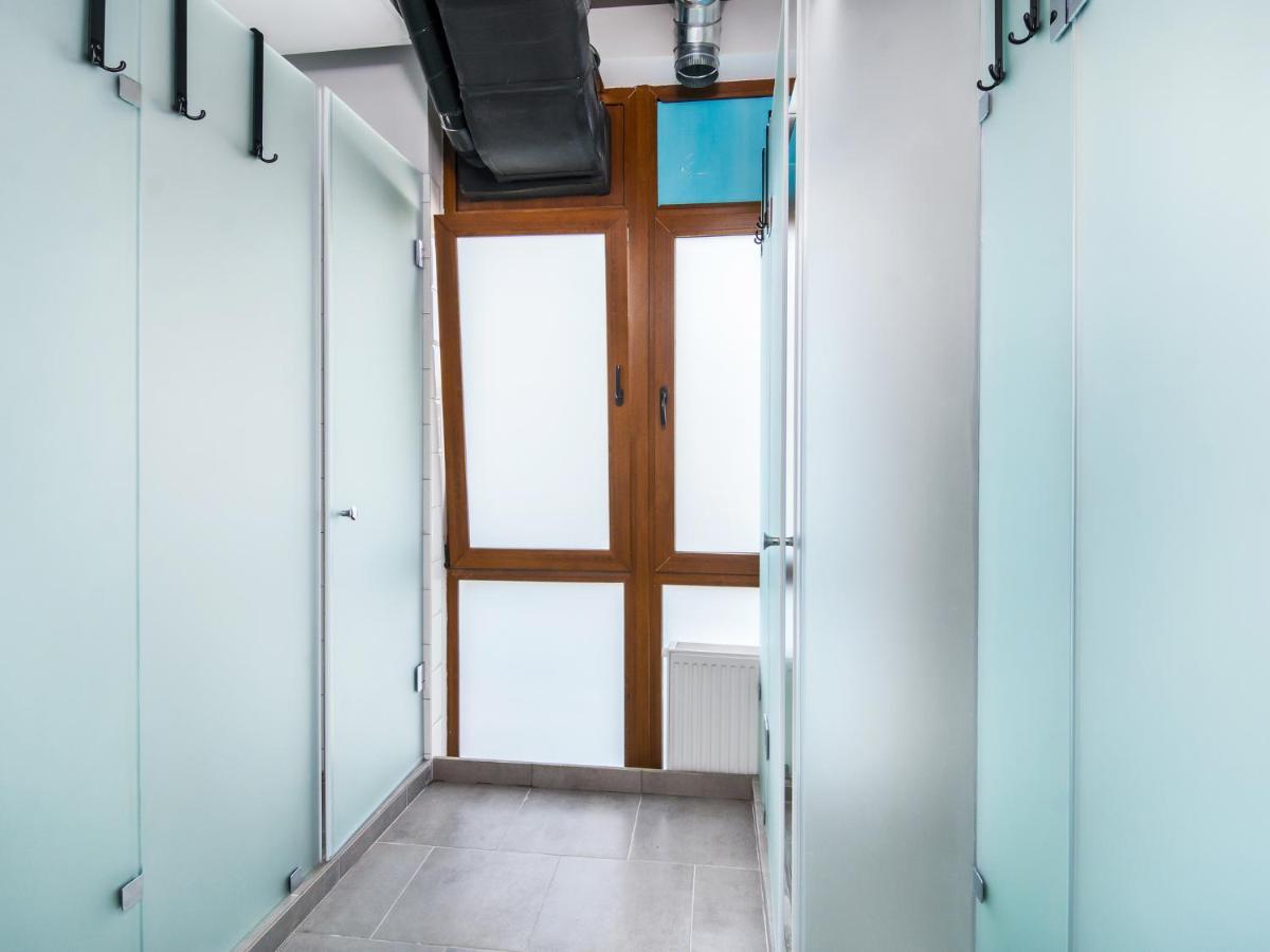 Av-1 Capsule Hotel キエフ エクステリア 写真