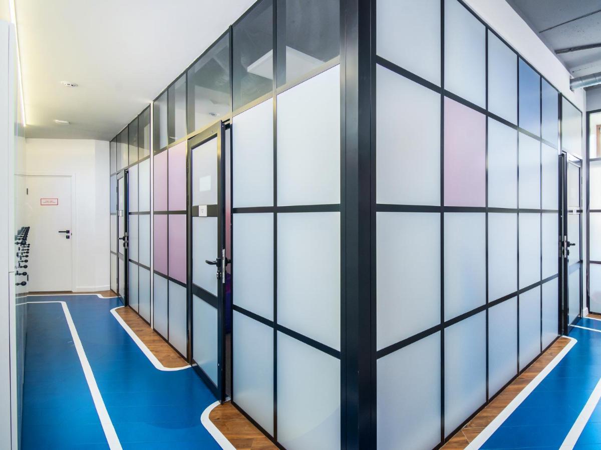 Av-1 Capsule Hotel キエフ エクステリア 写真