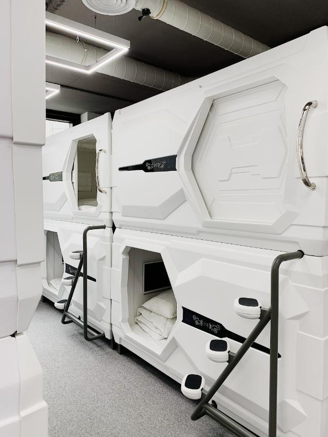 Av-1 Capsule Hotel キエフ エクステリア 写真