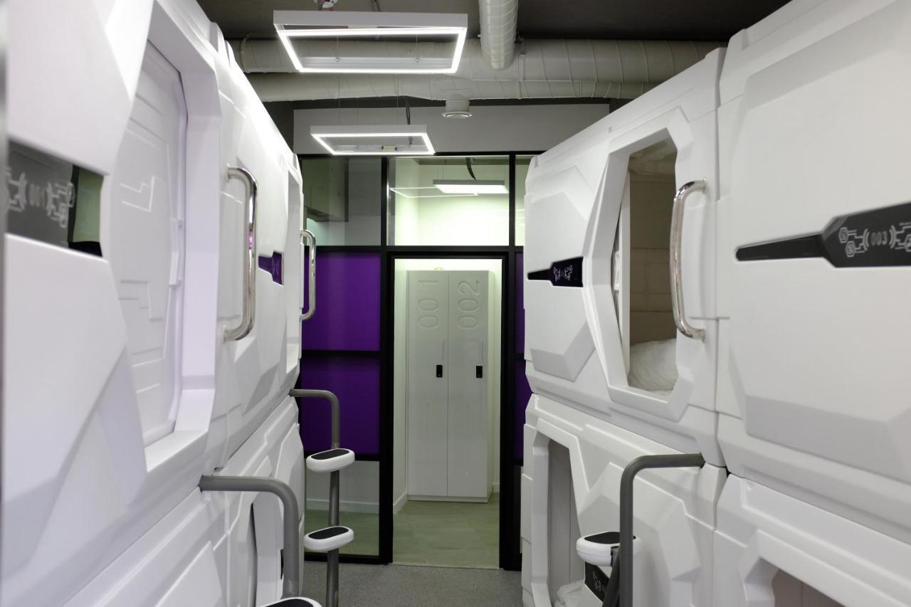 Av-1 Capsule Hotel キエフ エクステリア 写真